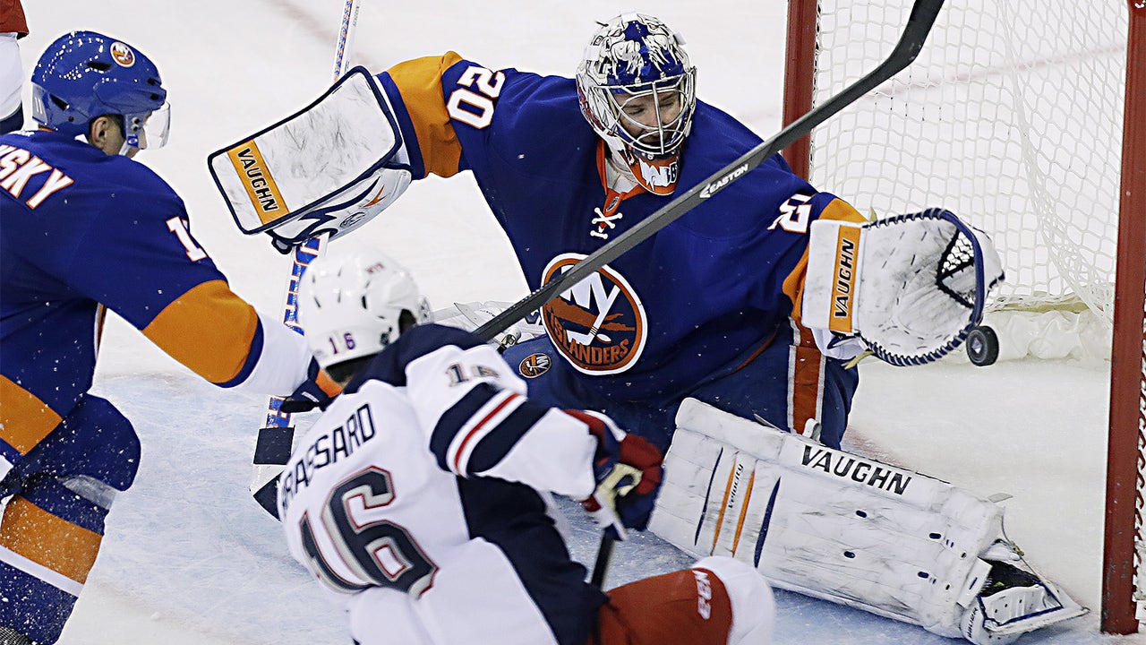 Rangers, Islanders move indoors; Blueshirts win again
